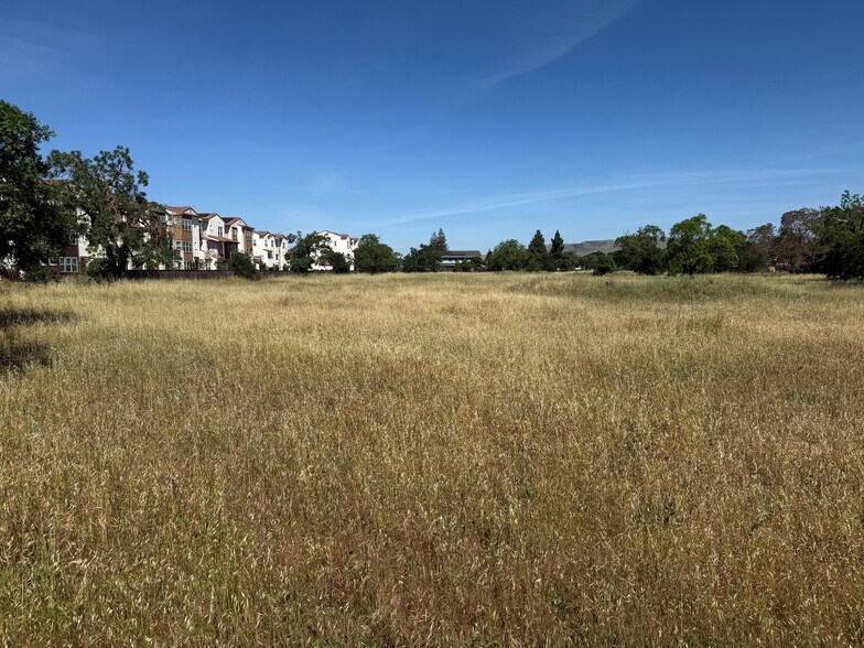 0 Dunne Avenue. Ave, Morgan Hill, CA à vendre - Photo de l’immeuble – Image 2 sur 7