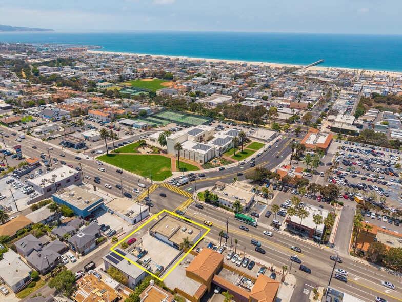 1402 Pacific Coast Hwy, Hermosa Beach, CA à louer - Photo de l’immeuble – Image 3 sur 11