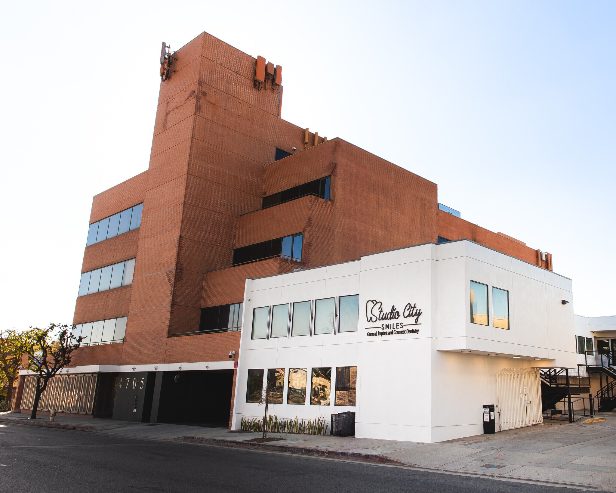 4717 Laurel Canyon Blvd, Studio City, CA à louer Photo de l’immeuble– Image 1 sur 9