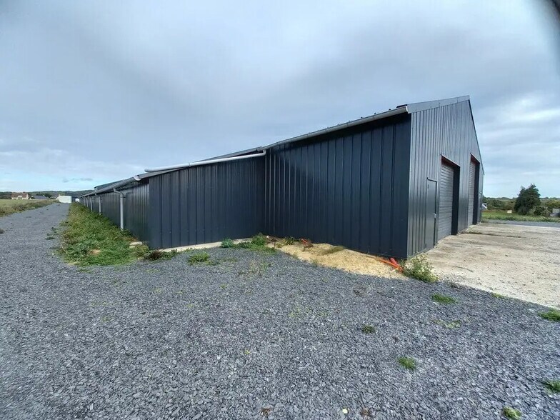 Local d’activités dans Touffréville à louer - Photo de l’immeuble – Image 2 sur 5