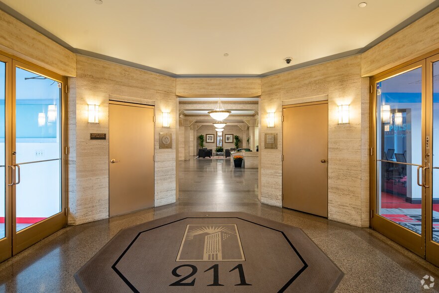 211 W Wacker Dr, Chicago, IL à vendre - Hall d’entrée – Image 3 sur 10