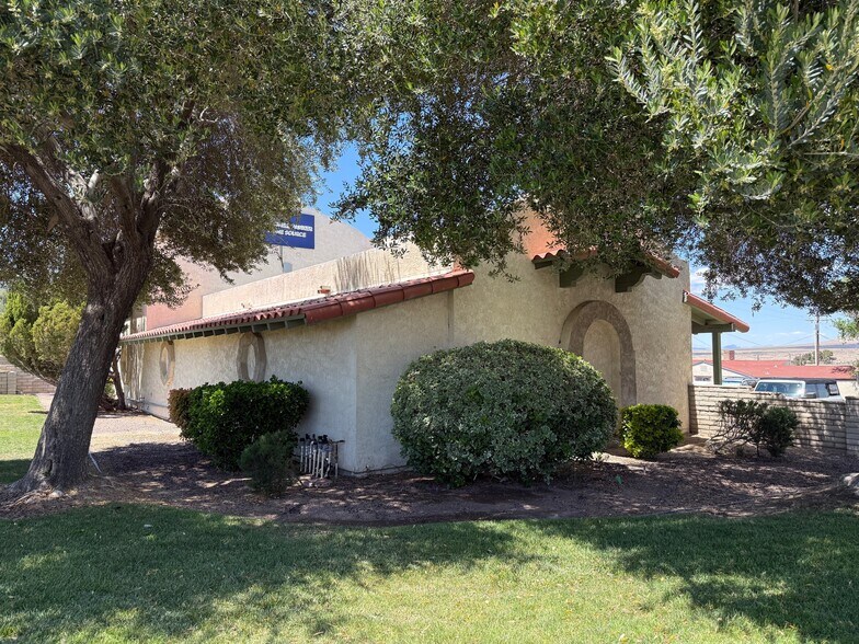 520-536 Barstow Rd, Barstow, CA à louer - Photo de l’immeuble – Image 3 sur 3