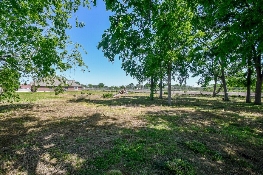 1411 1/2 Guadalupe St, Stafford, TX à vendre - Photo de l’immeuble – Image 2 sur 18