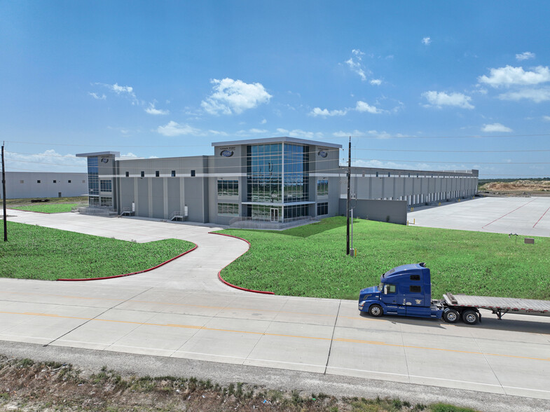 4407 E Grand Pky S, Baytown, TX à louer - Photo de l’immeuble – Image 1 sur 15