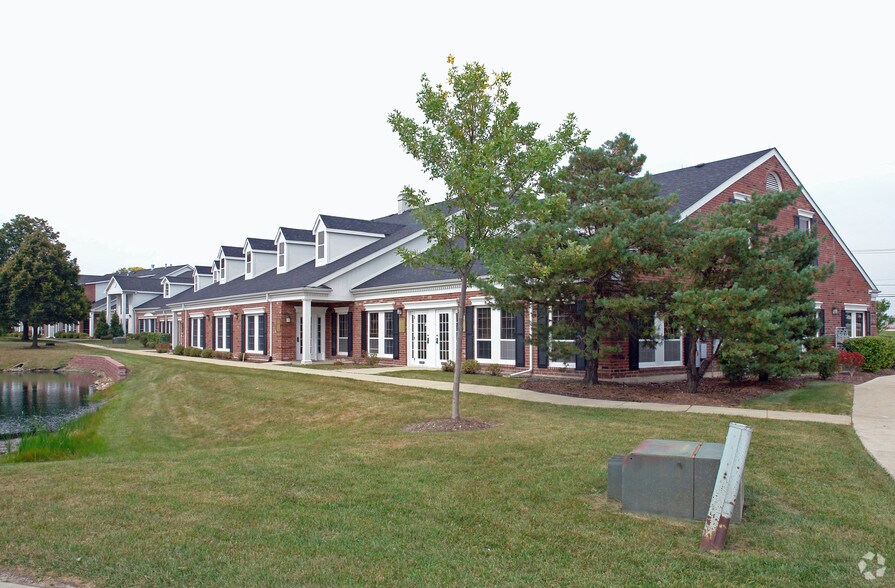 33 W Higgins Rd, South Barrington, IL à vendre - Photo de l’immeuble – Image 1 sur 2