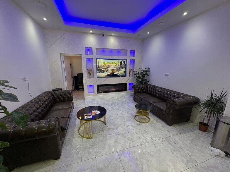 Local commercial dans Londres à louer - Photo de l’immeuble – Image 3 sur 7