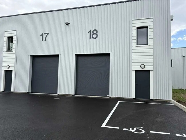 Plus de détails pour Local d’activités à vendre