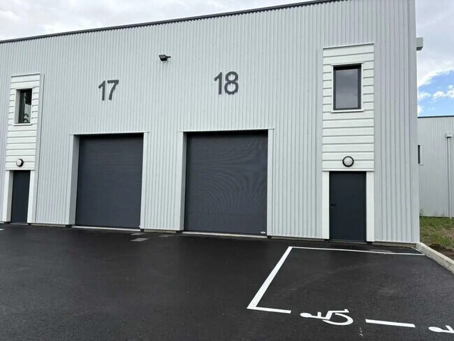 Plus de détails pour 99 Route De Lozanne, Saint-Germain-Nuelles - Local d’activités à vendre