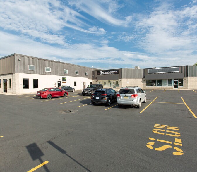 90 E Morton Av, Brantford, ON à vendre - Photo de l’immeuble – Image 2 sur 7
