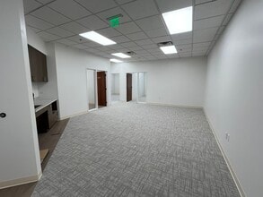 5072 W Plano Pky, Plano, TX à louer Photo intérieure– Image 2 sur 6