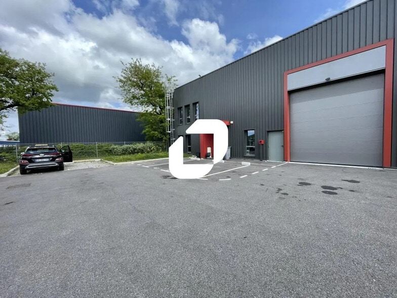 Local d’activités dans Chassieu à louer - Photo de l’immeuble – Image 2 sur 77