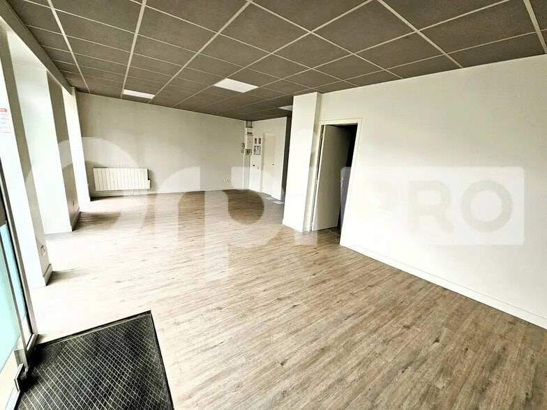 Local commercial dans Soissons à louer - Photo de l’immeuble – Image 2 sur 8