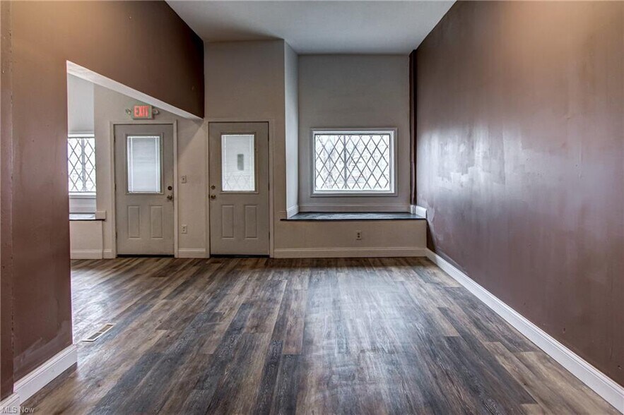 6818 Lorain Ave, Cleveland, OH à louer - Photo de l’immeuble – Image 3 sur 9