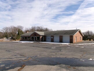Plus de détails pour 8655 Fairystone Park Hwy, Bassett, VA - Local commercial à vendre