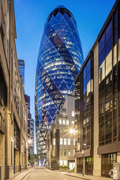 30 St Mary Axe, Londres à louer - Photo de l’immeuble – Image 2 sur 14