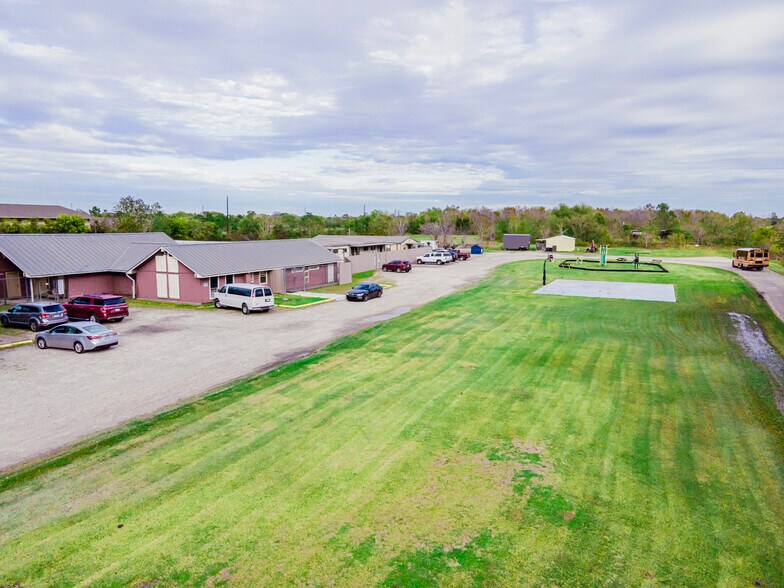 4227 Old Chocolate Bayou Rd, Manvel, TX à vendre - Photo de l’immeuble – Image 3 sur 4
