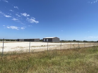 Plus de détails pour 3248 N. Hwy Frontage Rd., Three Rivers, TX - Industriel/Logistique à louer