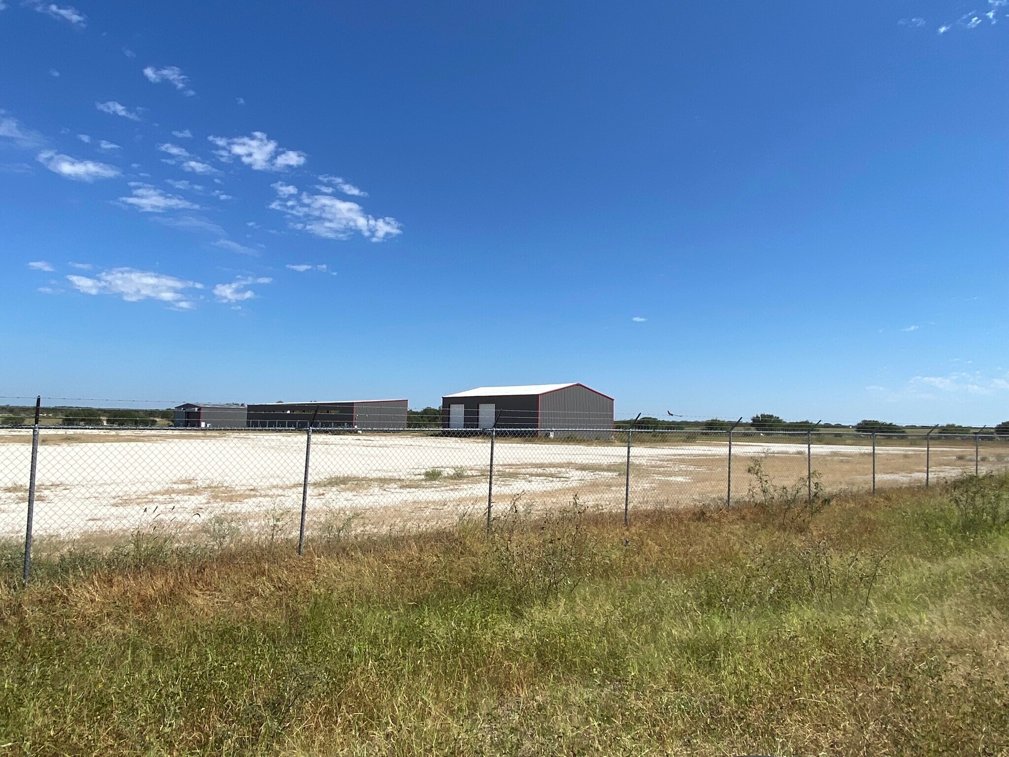 3248 N. Hwy Frontage Rd., Three Rivers, TX à louer Photo principale– Image 1 sur 12