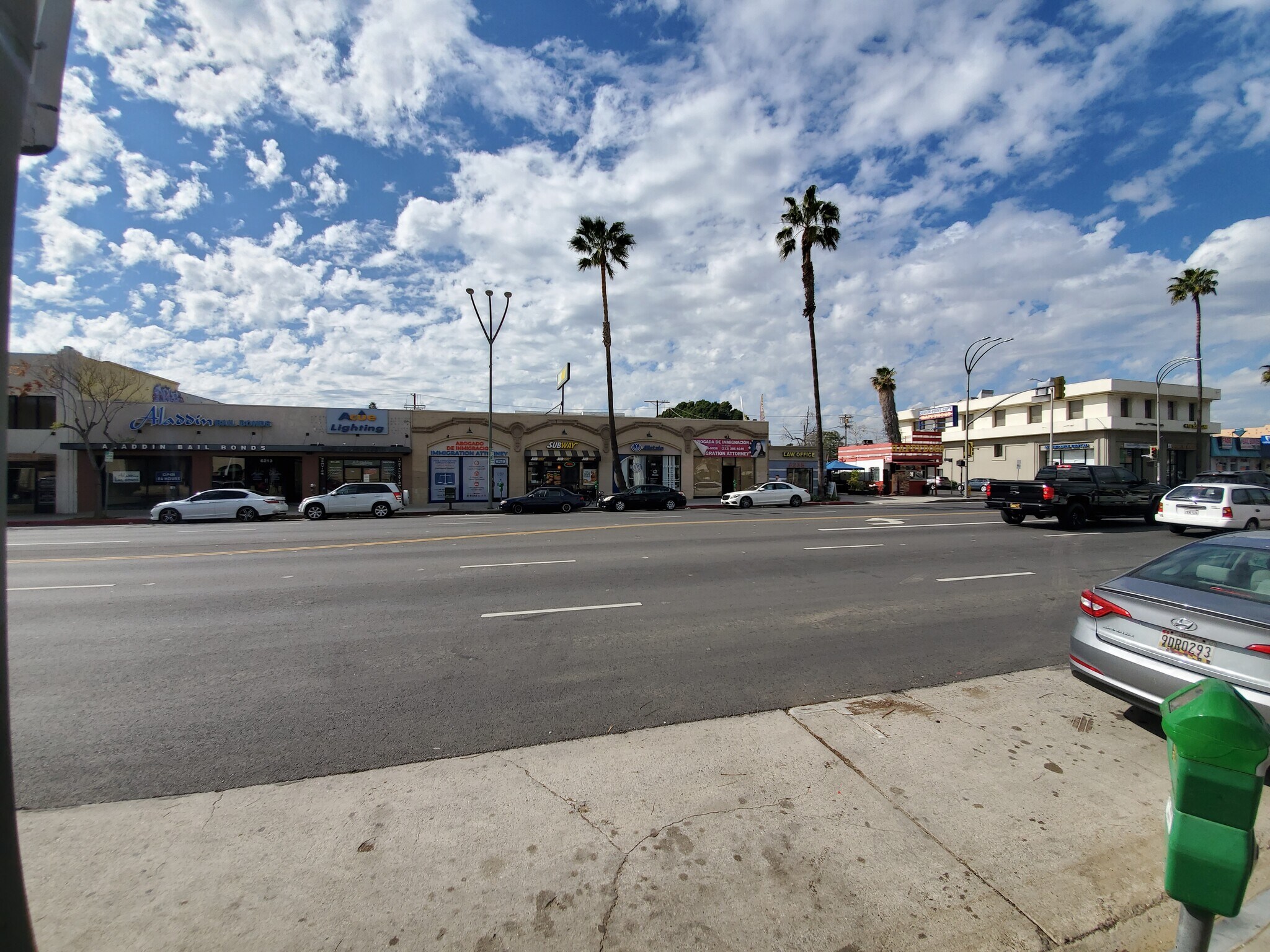 6217-6225 Van Nuys Blvd, Van Nuys, CA à louer Photo principale– Image 1 sur 3