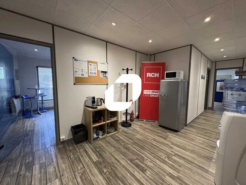 Bureau dans Bailly à louer - Photo de l’immeuble – Image 2 sur 10