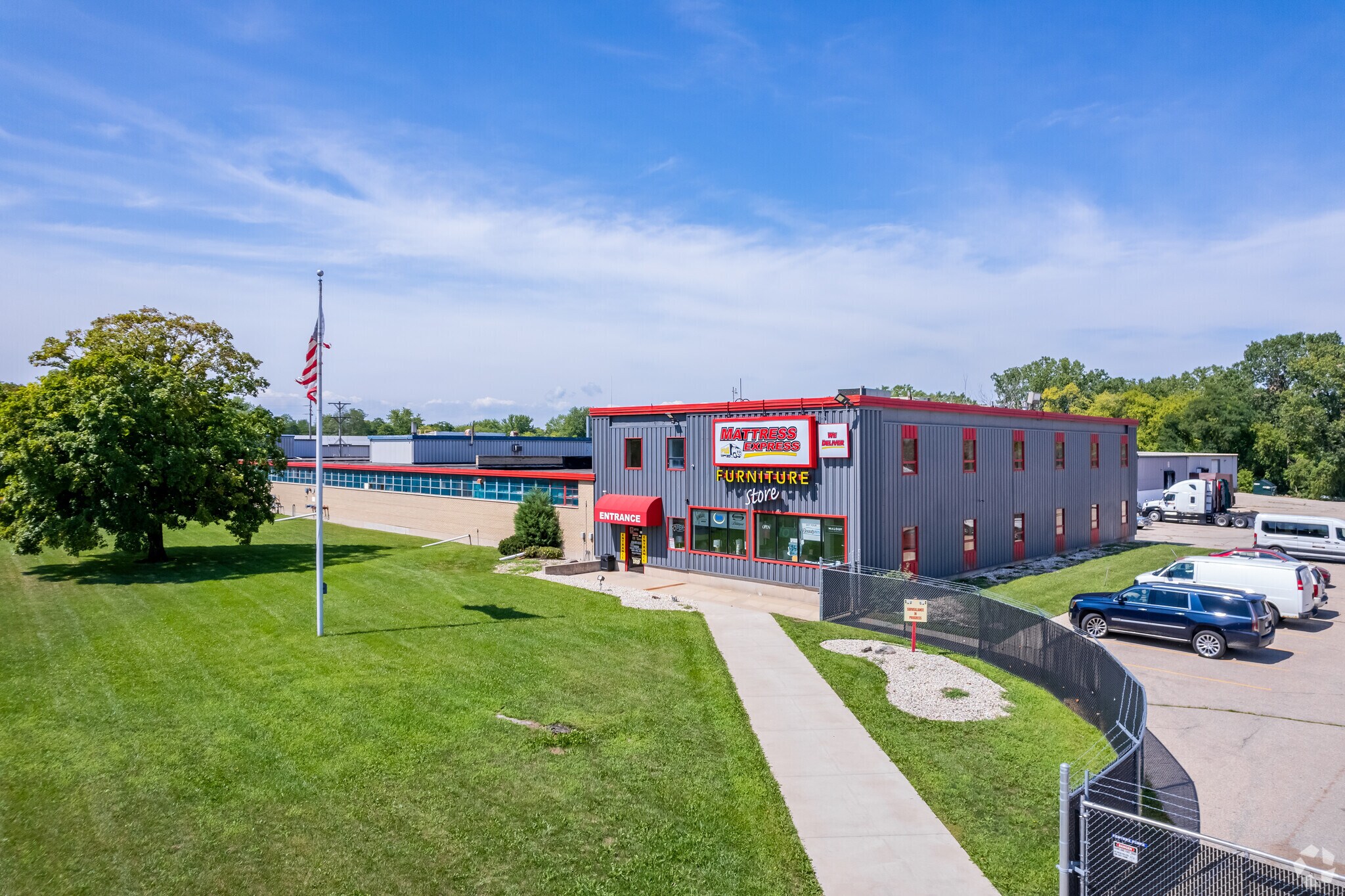 5718 52nd St, Kenosha, WI à louer Photo de l’immeuble– Image 1 sur 10