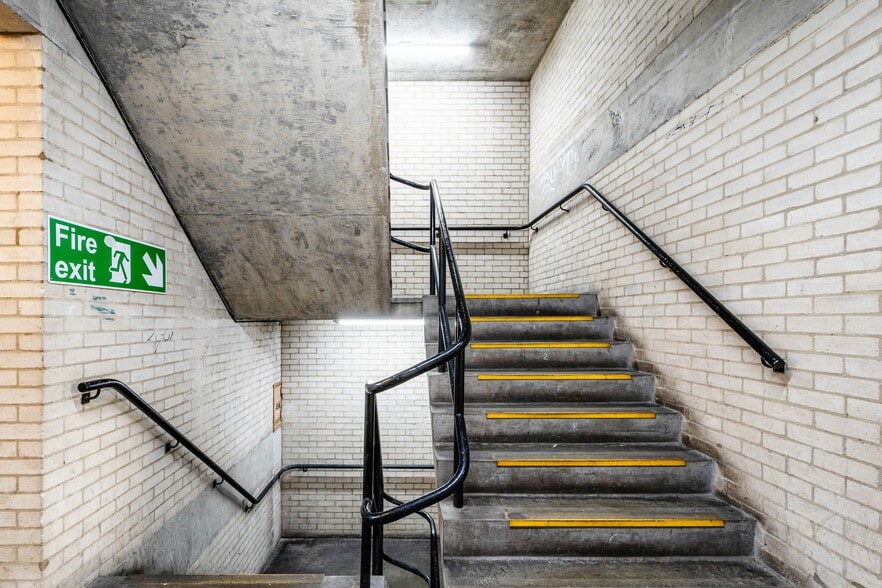 8 Andrews Rd, Londres à louer - Photo intérieure – Image 3 sur 8