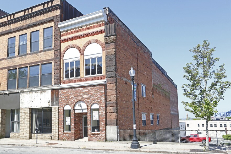 162 N Main St, Fall River, MA à vendre - Photo principale – Image 2 sur 4