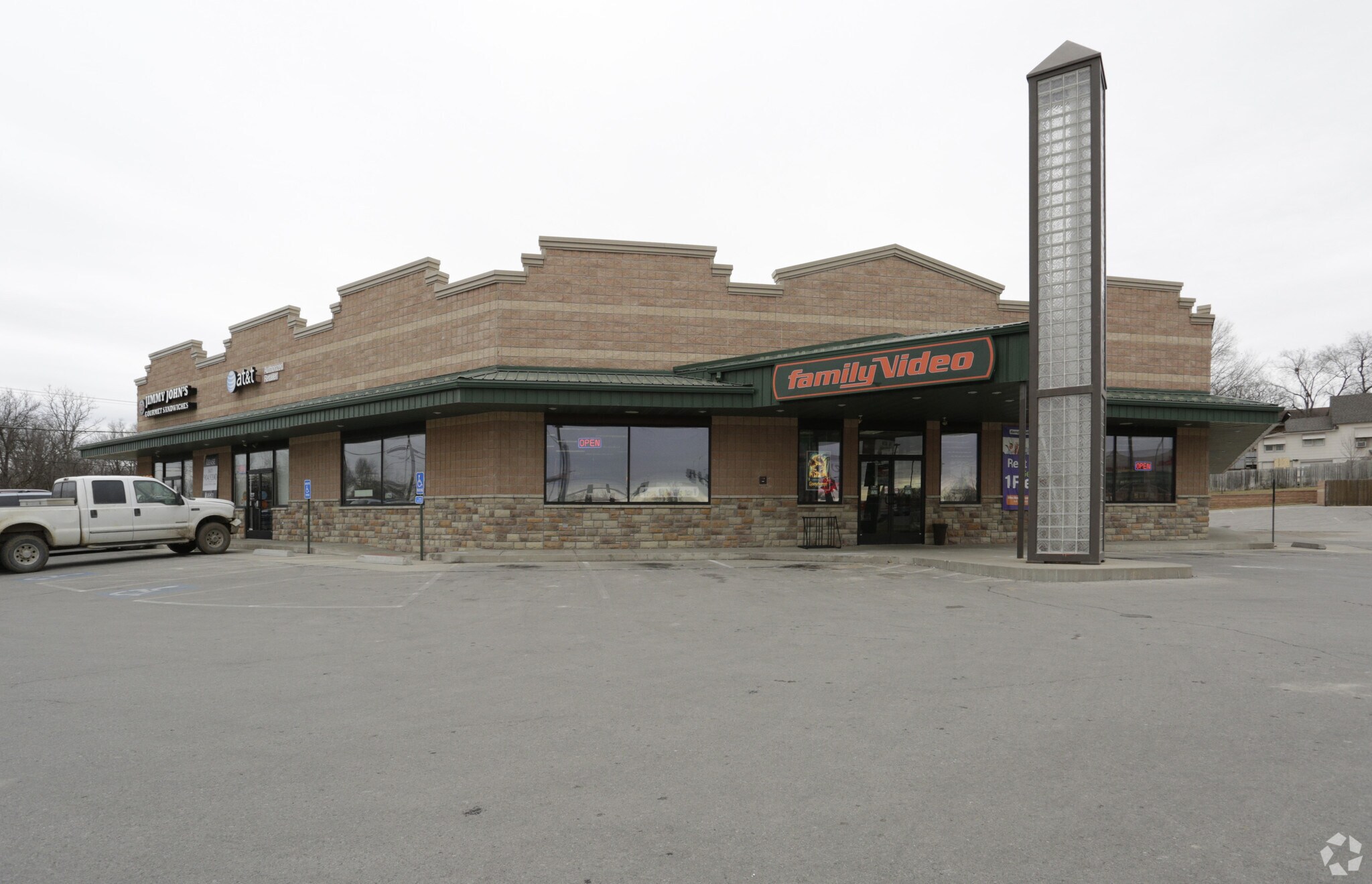 301-317 S Commercial St, Harrisonville, MO à louer Photo principale– Image 1 sur 3