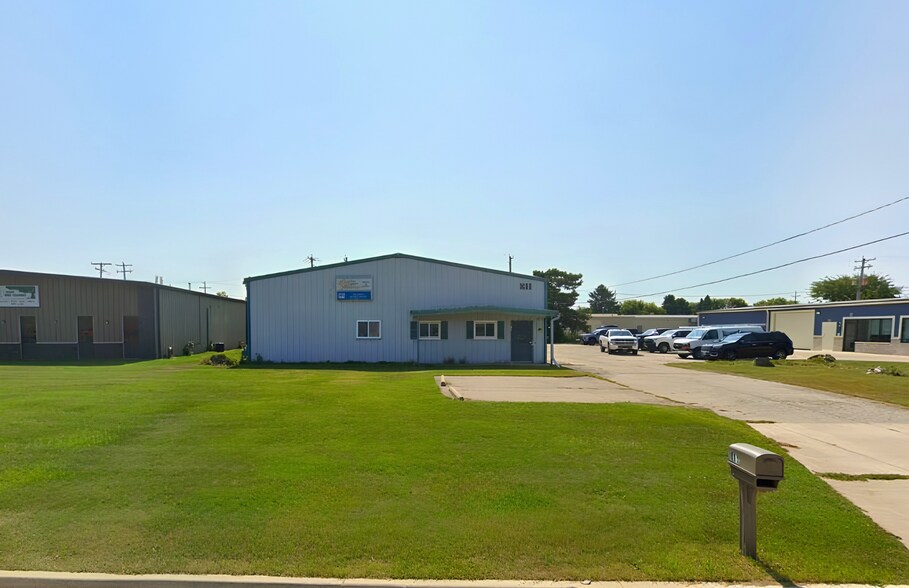 811 W College Ave, Waukesha, WI à vendre - Photo de l’immeuble – Image 2 sur 2