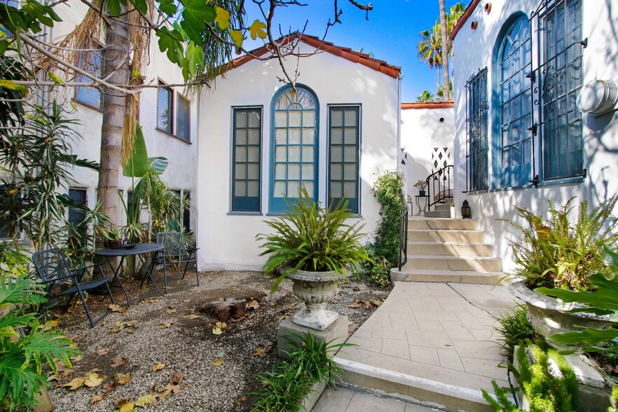 805-809 N Kodak Dr, Los Angeles, CA à vendre - Photo de l’immeuble – Image 3 sur 11