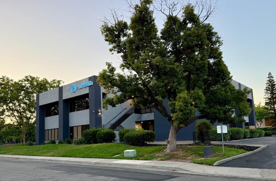 1420 River Park Dr, Sacramento, CA à louer - Photo de l’immeuble – Image 2 sur 22