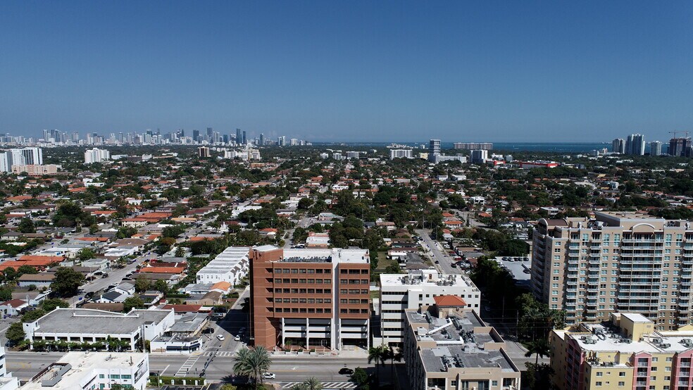 2601 SW 37th Ave, Coral Gables, FL à louer - Photo de l’immeuble – Image 3 sur 4