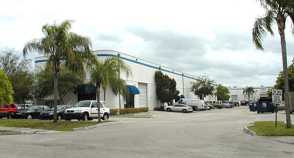 2046 Mckinley St, Hollywood, FL à louer - Photo de l’immeuble – Image 2 sur 4
