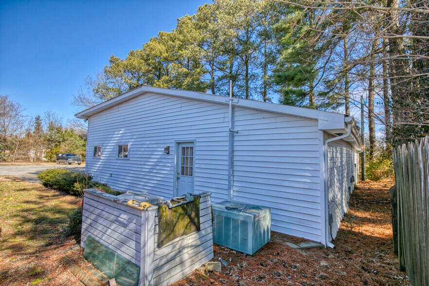 7426 Richmond Rd, Williamsburg, VA à vendre - Photo de l’immeuble – Image 2 sur 15