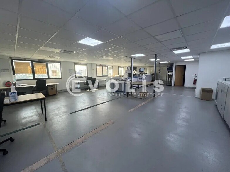 Local d’activités dans Neuilly-Plaisance à louer - Photo de l’immeuble – Image 1 sur 9