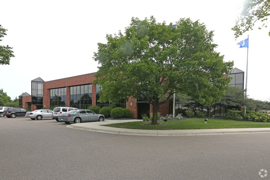 2500 Cr-42 W, Burnsville, MN à vendre - Photo de l’immeuble – Image 3 sur 7