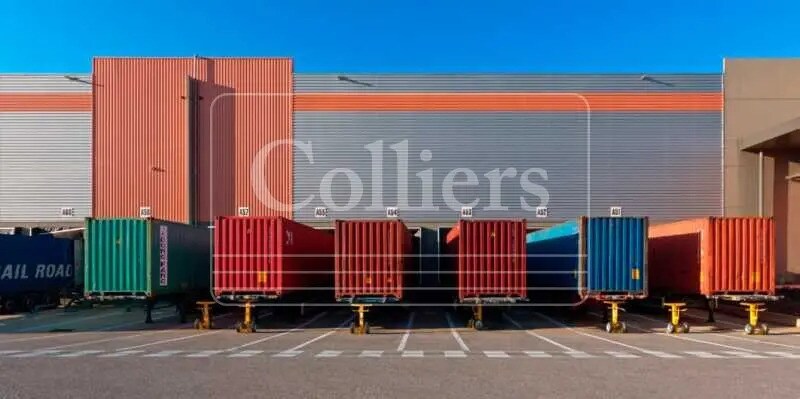 Bureau dans Saint-Martin-de-Crau à louer - Photo de la construction – Image 1 sur 3