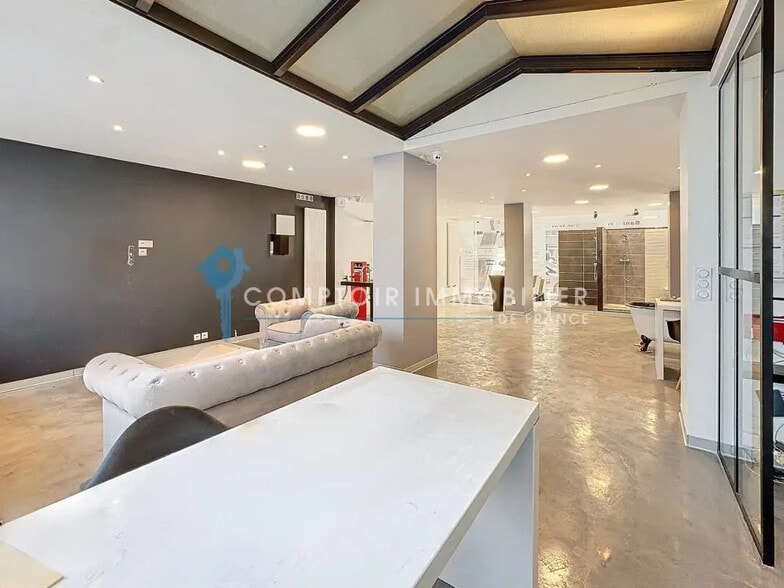 Local commercial dans Grenoble à vendre - Photo de l’immeuble – Image 2 sur 8