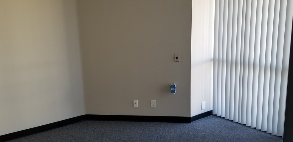 127 Business Center Dr, Corona, CA à louer - Photo intérieure – Image 3 sur 5