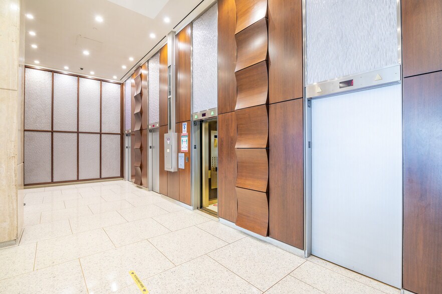 1370 Broadway, New York, NY à louer - Hall d’entrée – Image 3 sur 17