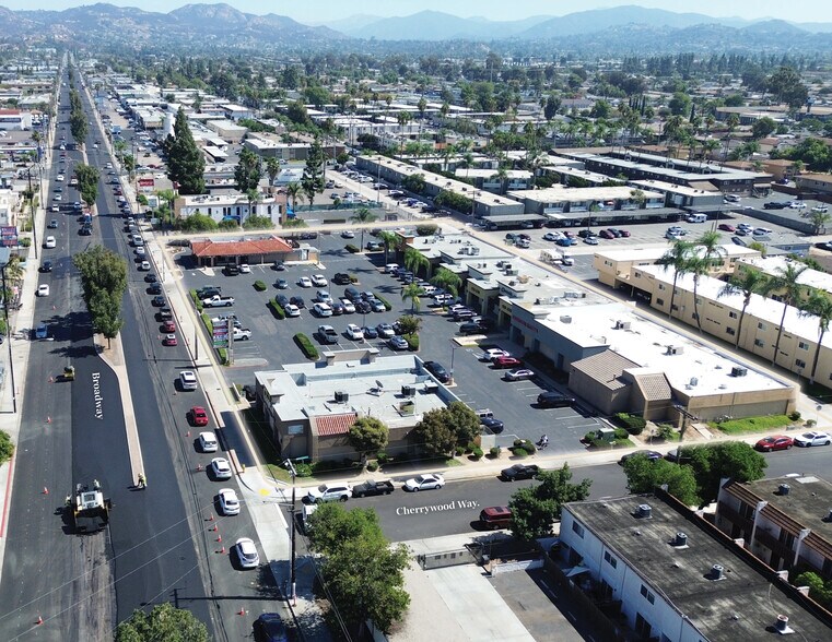 701 -777 Broadway, El Cajon, CA à vendre - Photo de l’immeuble – Image 1 sur 7