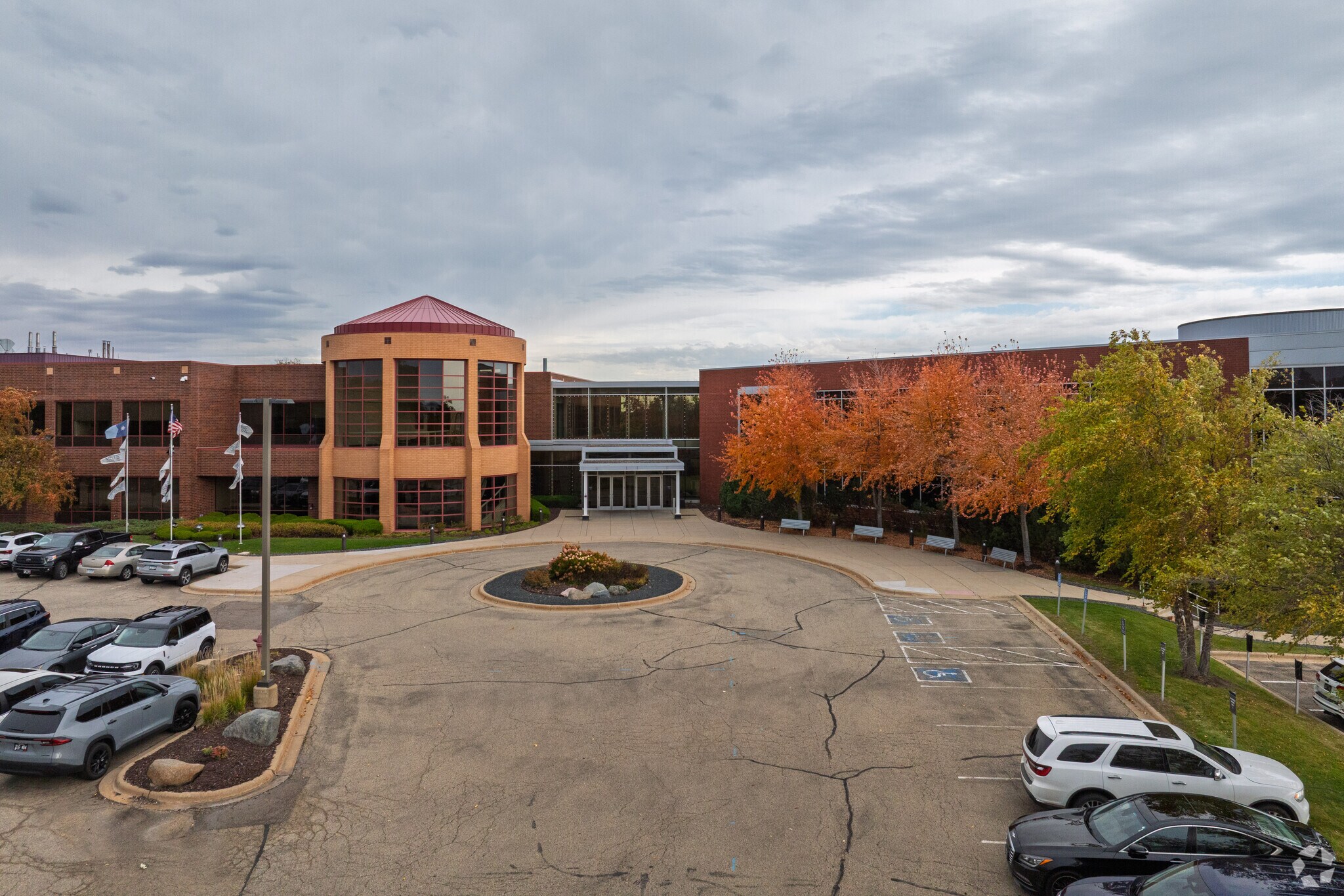10700 Bren Rd W, Minnetonka, MN à louer Photo principale– Image 1 sur 17