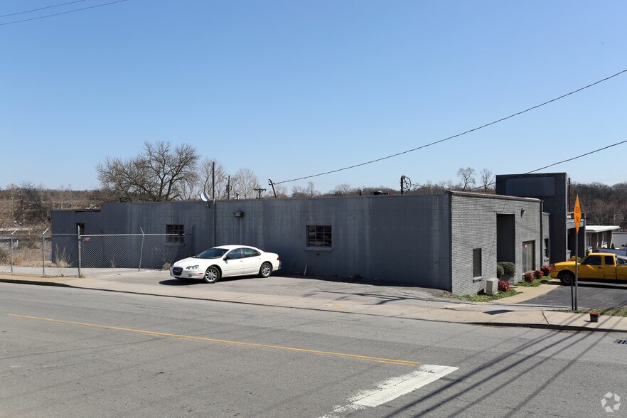 935-937 E Trinity Ln, Nashville, TN à louer - Photo de l’immeuble – Image 2 sur 8