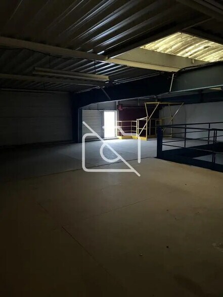 Industriel/Logistique dans Magny-les-Hameaux à vendre - Photo intérieure – Image 3 sur 8