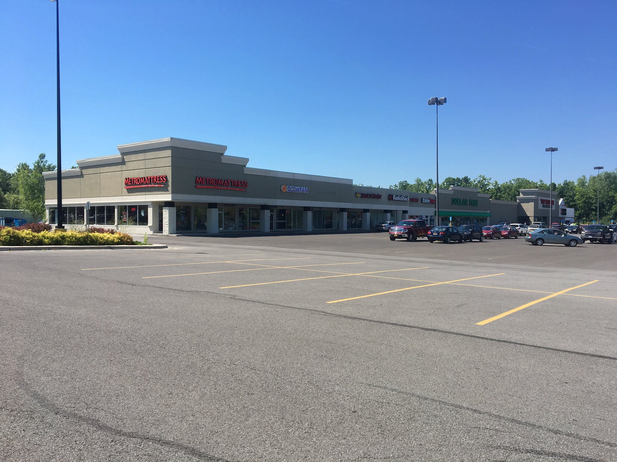 6740 State Route 31 E, Newark, NY à louer Photo de l’immeuble– Image 1 sur 48