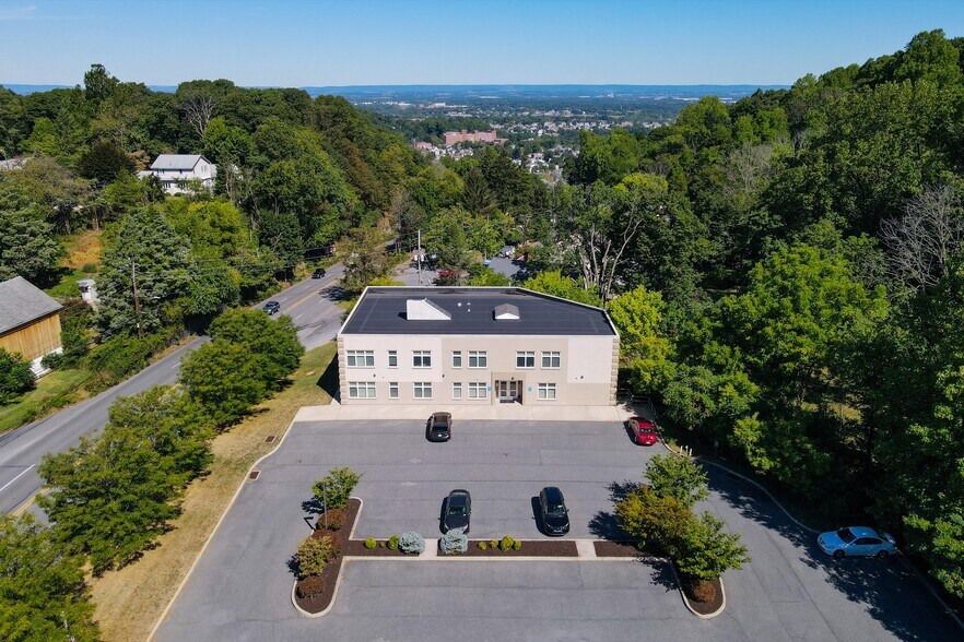 1425 Mountain Dr N, Bethlehem, PA à vendre - Photo de l’immeuble – Image 3 sur 28