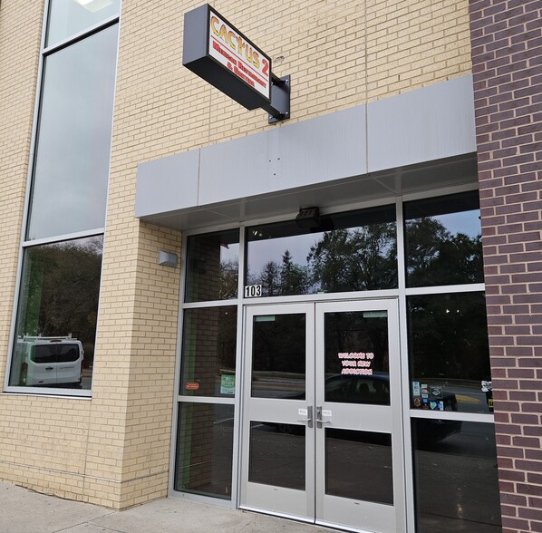 2412-2430 Lincoln Way, Ames, IA à louer - Photo de l’immeuble – Image 1 sur 10