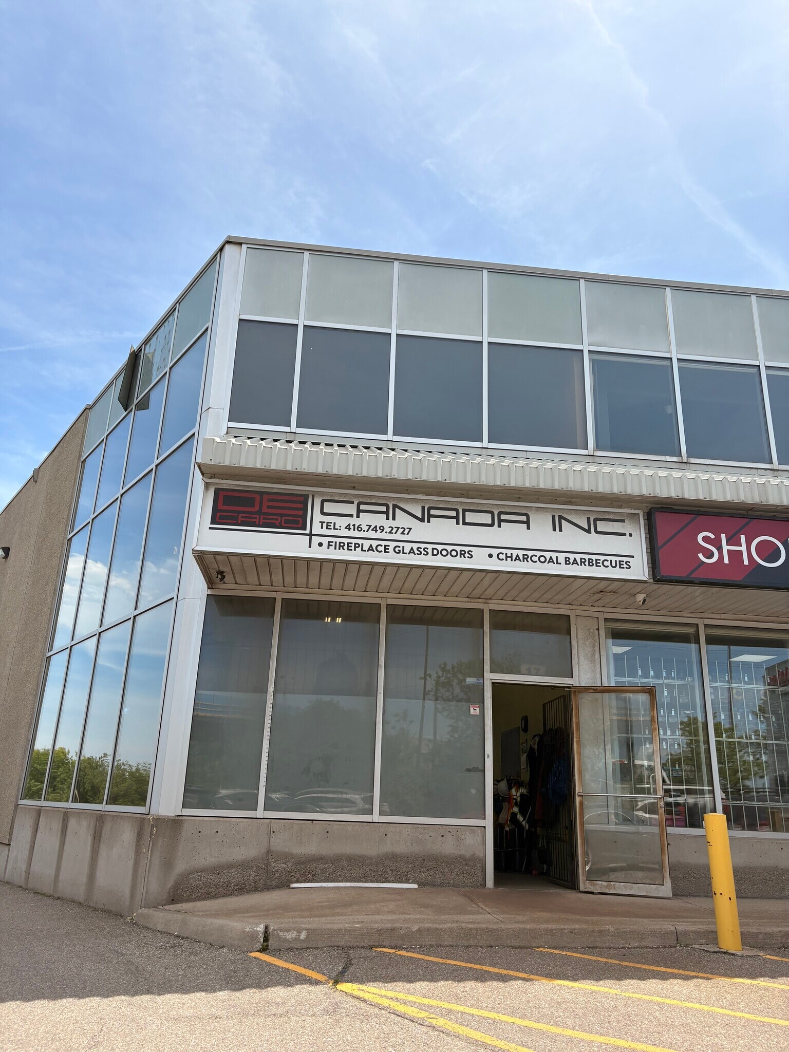 7003 Steeles Ave W, Toronto, ON à louer Photo de l’immeuble– Image 1 sur 4