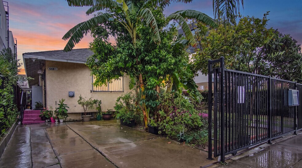 644 N Serrano Ave, Los Angeles, CA à vendre - Photo de l’immeuble – Image 2 sur 43