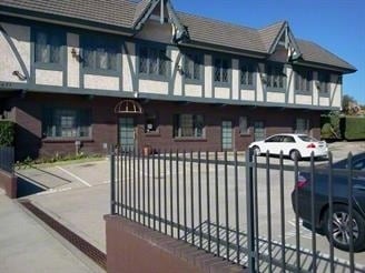 3871 E Colorado Blvd, Pasadena, CA à vendre - Photo de l’immeuble – Image 3 sur 21